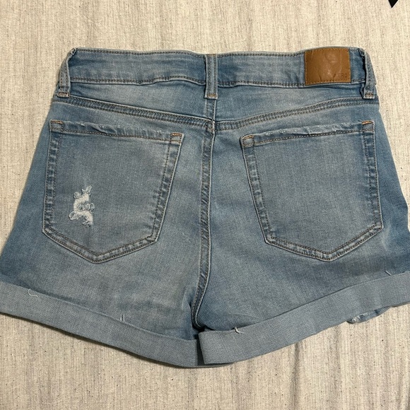 Aeropostale Distressed Cuff Midi Short in Classic High Rise Blue Denim Size 27” - Picture 3 of 4